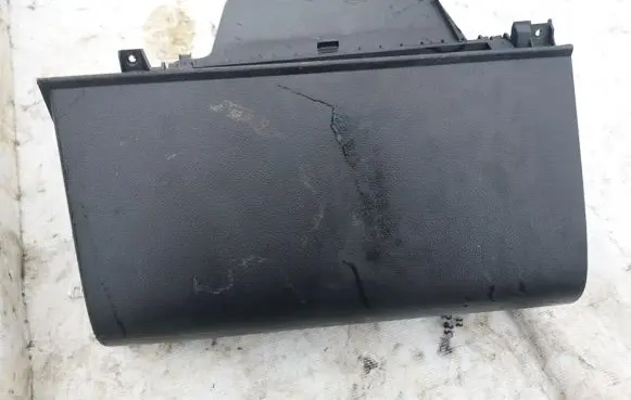 Nissan Note (E11) Glove box