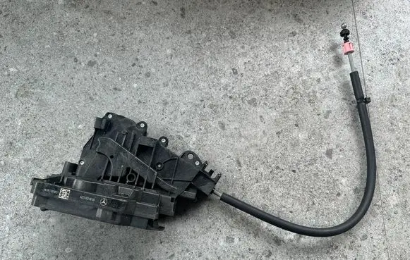 Mercedes-Benz S W223 Front door lock A2230030899