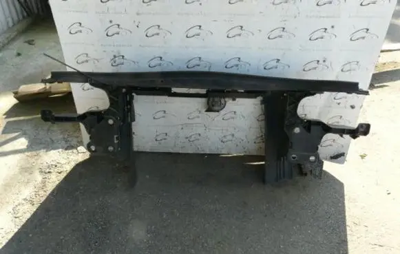 Renault Megane II Radiator support slam panel bracket 