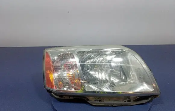 Mitsubishi Endeavor Headlight/headlamp 