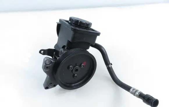 BMW X3 E83 Power steering pump 7692974536