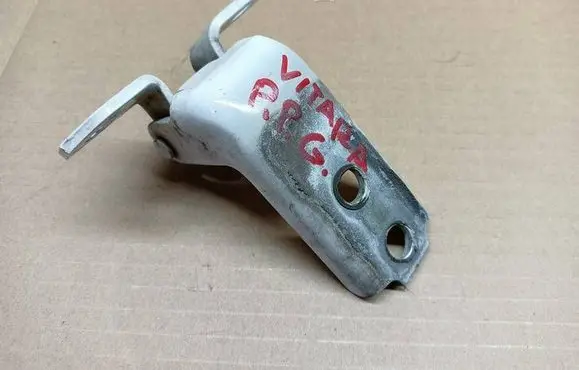 Suzuki Vitara (LY) Front door upper hinge