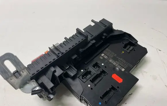 Mercedes-Benz E W212 SAM control unit 2129001306