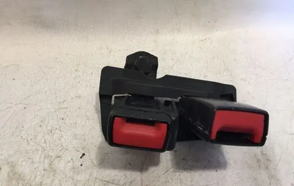 Middle seatbelt buckle (rear)