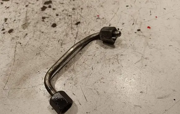 Audi SQ7 Fuel injector supply line/pipe 