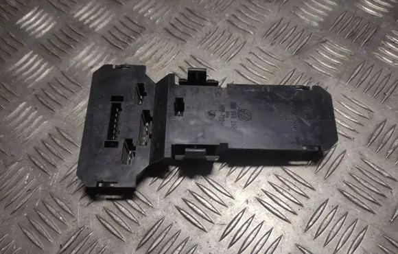 Volkswagen PASSAT B5 Tail light bulb cover holder 3B9945257
