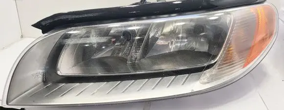 Volvo XC70 Headlight/headlamp 31214351