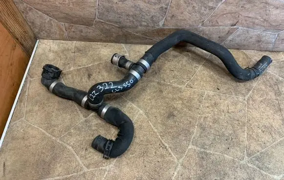 Mercedes-Benz CLS C218 X218 Engine coolant pipe/hose 