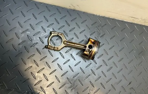 BMW X5 E70 Piston with connecting rod 7624408