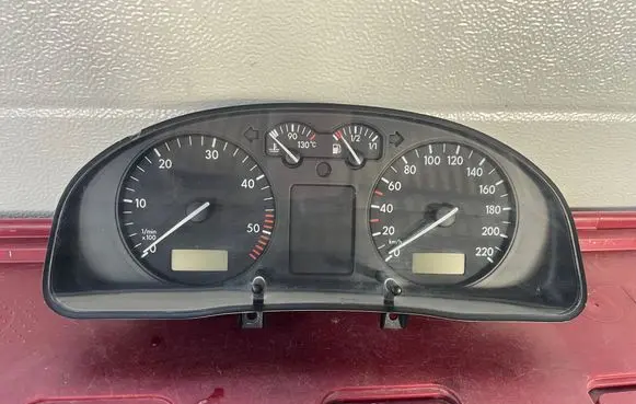 Speedometer (instrument cluster)