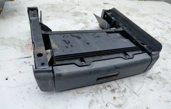 Volkswagen Touran I Driver seat console base 