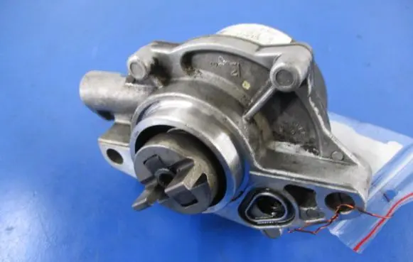 Peugeot 206 CC Vacuum pump