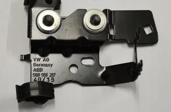 Volkswagen Golf VII Other engine bay part 5Q0906287