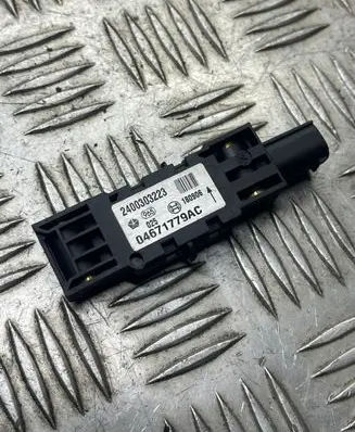 Chrysler 300 - 300C Airbag deployment crash/impact sensor 04671779AC 180906 2400303223