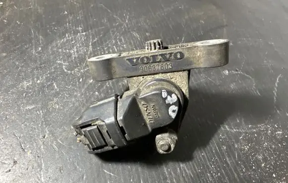 Volvo V70 Crankshaft position sensor 30637803