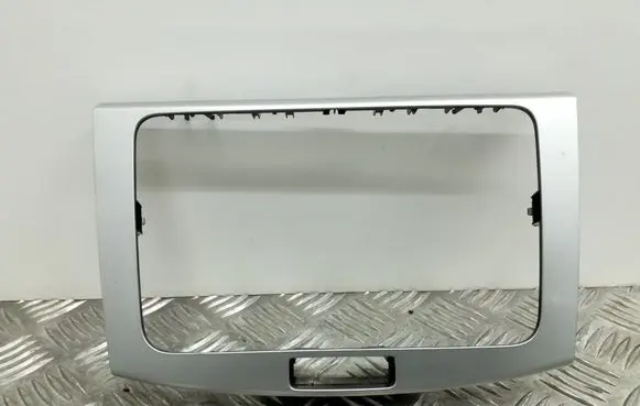 Volkswagen PASSAT B7 Radio/GPS head unit trim 3AA858069D