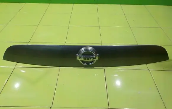 Nissan Juke I F15 Rear light center trim bar blend RP233