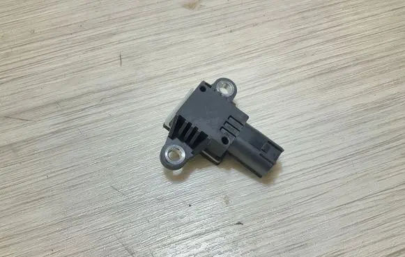 Hyundai Tucson TL Airbag deployment crash/impact sensor 95920B1050