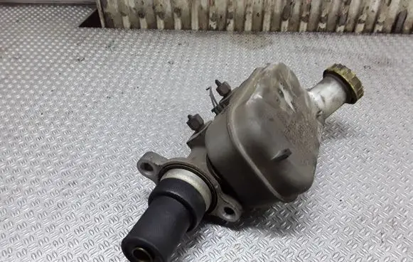 Chrysler Voyager Master brake cylinder P04721550AB