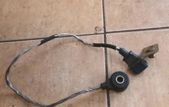 Audi 80 90 S2 B4 Detonation knock sensor 054905377e