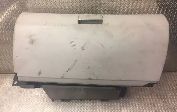 Mercedes-Benz A W169 Glove box