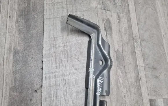 Battery bracket