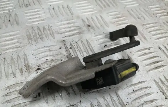Tesla Model 3 Headlight/headlamp level sensor 104494100B 05082020 304290