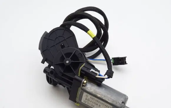 Mercedes-Benz C W203 Seat adjustment motor A2038202042 0390201940
