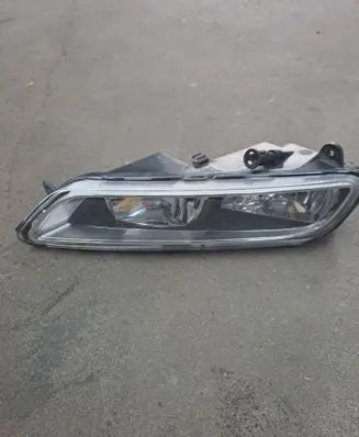 Volkswagen PASSAT B7 Front fog light 17662402