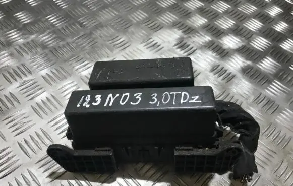 Nissan Terrano Fuse box set 71543024 7154-3024