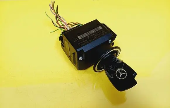 Mercedes-Benz CLK A209 C209 Ignition lock 2095452308