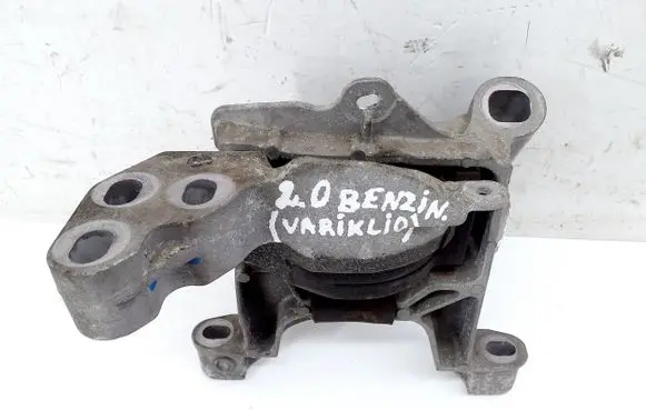 Mazda 6 Engine mount bracket