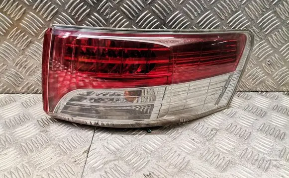 Toyota Avensis T270 Rear/tail lights 08048