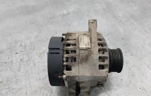 Opel Zafira B Generator/alternator 93169028