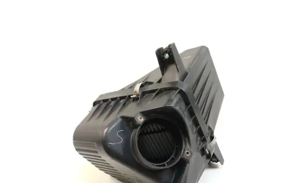 Suzuki Grand Vitara II Air filter box