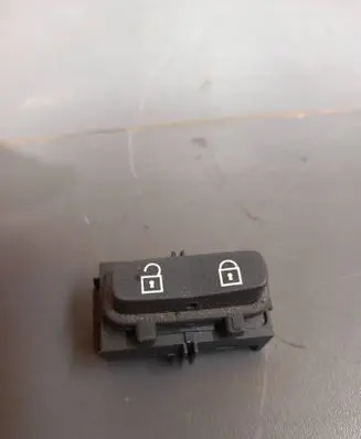 Volvo XC70 Central locking switch button 30710475 03451600 SN50025073330402