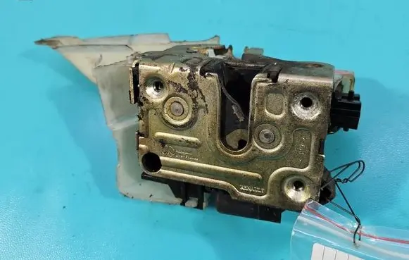 Renault Thalia I Front door lock IMPRK1590050