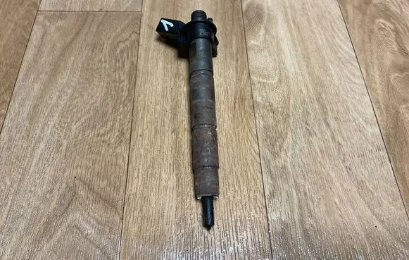 BMW 5 E60 E61 Fuel injector 7805428