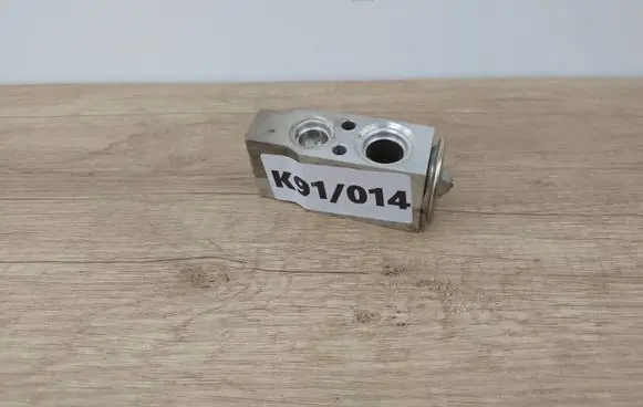 Volkswagen Golf V Air conditioning (A/C) expansion valve 1K1820103