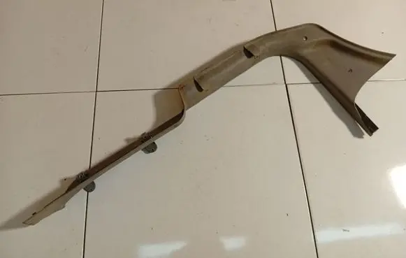 Front sill trim cover