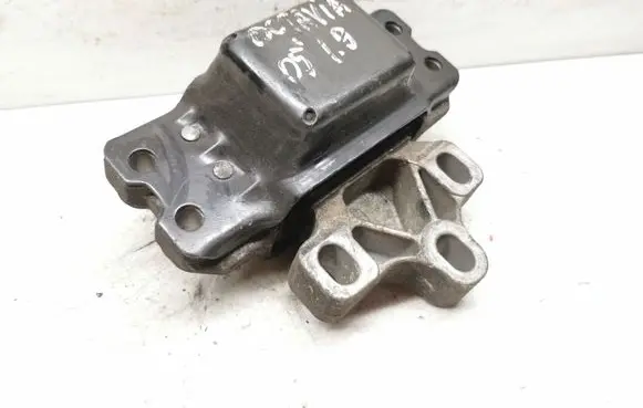 Skoda Octavia Mk2 (1Z) Engine mount bracket