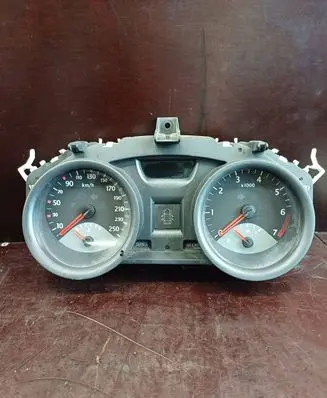Renault Megane II Speedometer (instrument cluster) 8200399692 2RPF10A855AE RAAC000323