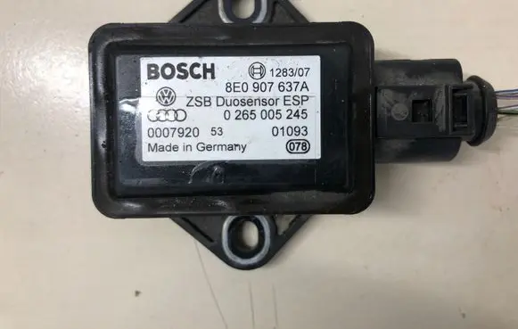 Audi A4 S4 B6 8E 8H ESP acceleration yaw rate sensor 8E0907637A
