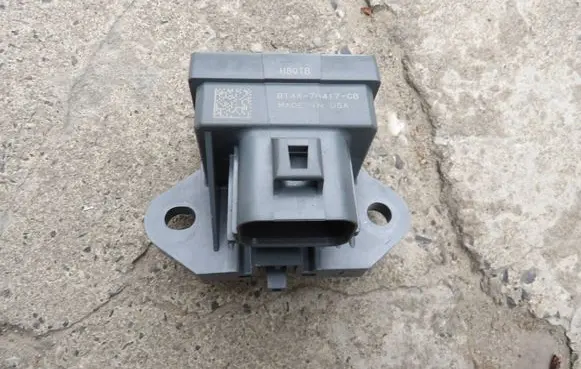Ford Kuga II Fuel pump relay BT4A7H417CB