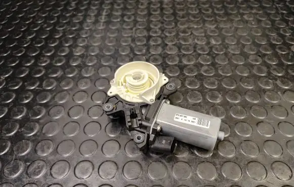 Audi A8 S8 D4 4H Front door soft close latching motor 4F0837060