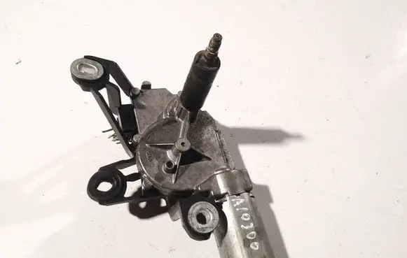 Volkswagen Polo IV 9N3 Front door window regulator motor 390201550
