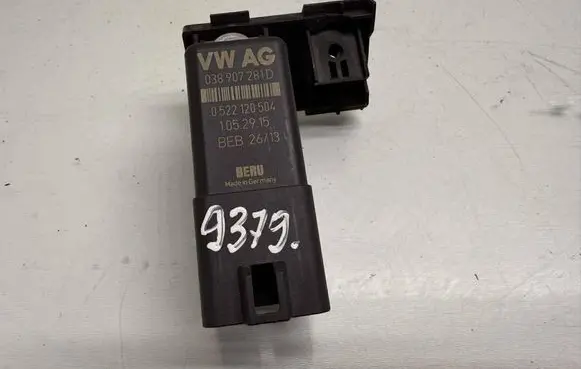 Volkswagen Caddy Glow plug pre-heat relay 038907281D