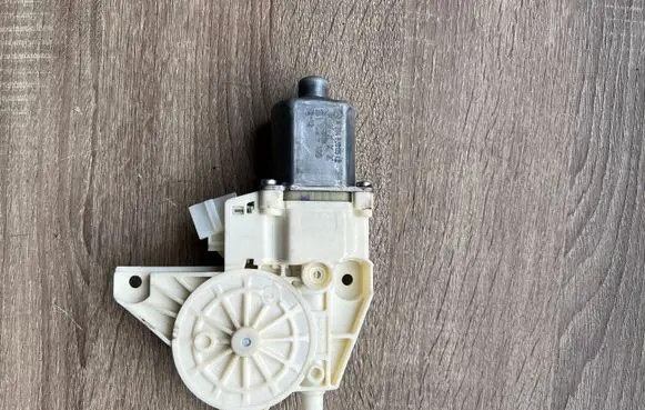 Mercedes-Benz C AMG W204 Rear door window regulator motor 2048200542