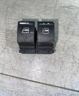 Volkswagen Golf V Front door handle cover 1K3959857 0345075