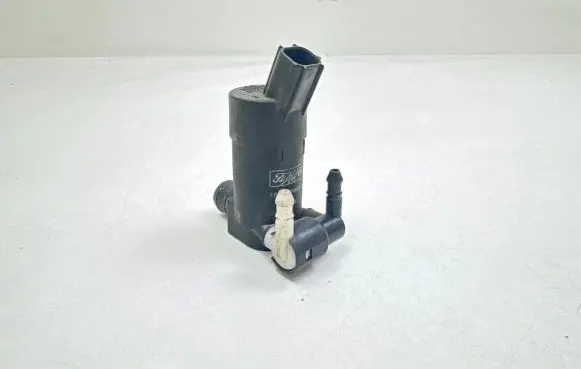 Ford Focus Windscreen/windshield washer pump 1S7117K624FE T655C